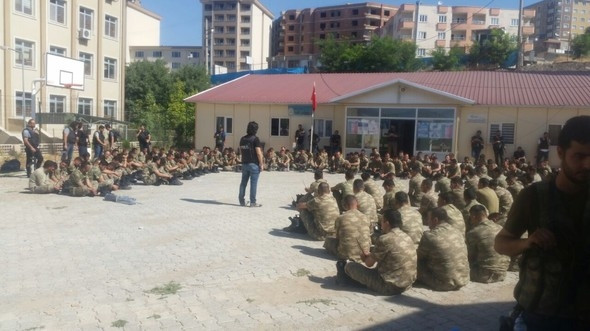 Şırnak'ta yüzlerce asker gözaltında