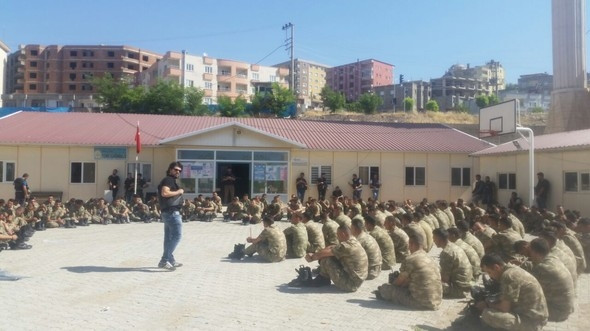 Şırnak'ta yüzlerce asker gözaltında