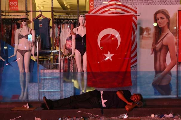 Sabaha kadar darbe nöbeti
