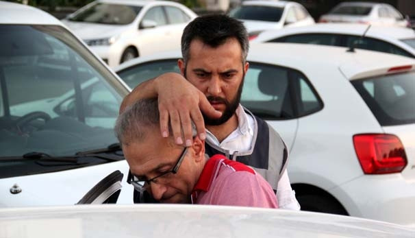 Hakim ve savcılar gözaltına alınıyor