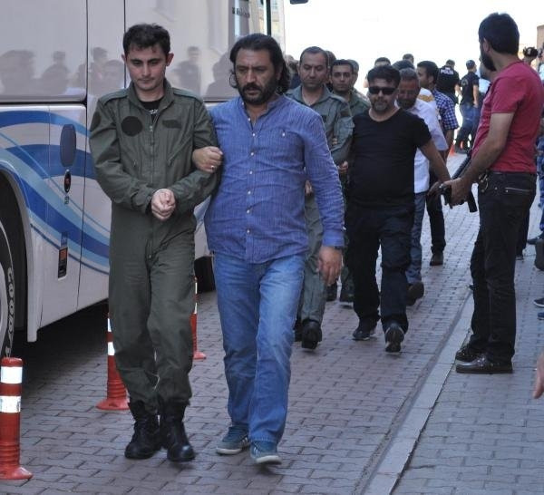 8 nakliye uçağını izinsiz uçuran 39 askere gözaltı