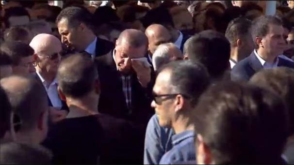 Erdoğan gözyaşlarını tutamadı
