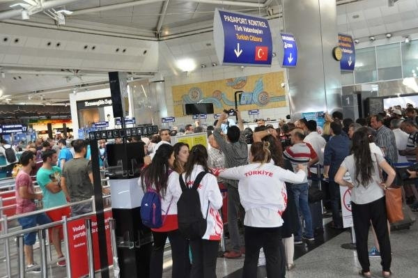 Atatürk Havalimanı'nda yeşil ve gri pasaport alarmı