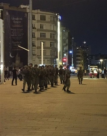 Gecenin demokrasi kahramanları