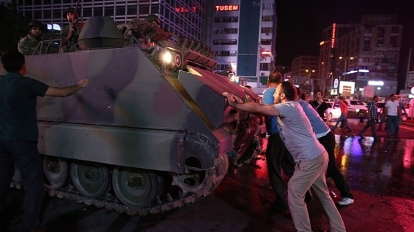 Gecenin demokrasi kahramanları