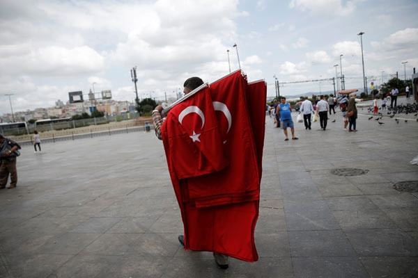 Bayrak satışlarında patlama