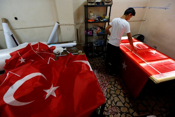 Bayrak satışlarında patlama