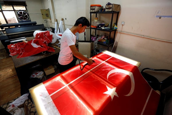 Bayrak satışlarında patlama