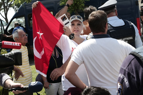 Yunanistan'a kaçan darbecilere 2 ay hapis