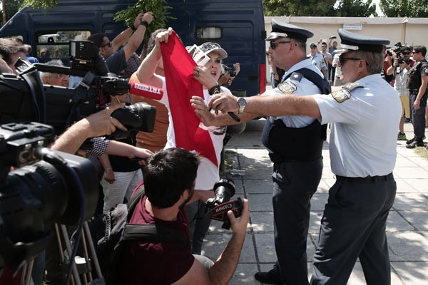 Yunanistan'a kaçan darbecilere 2 ay hapis