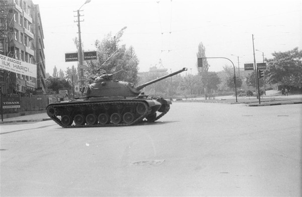 Türkiye 36 yıl önce onun sesiyle öğrenmişti