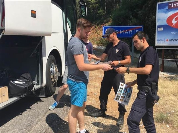 Marmaris'te darbeci askerler didik didik aranıyor !