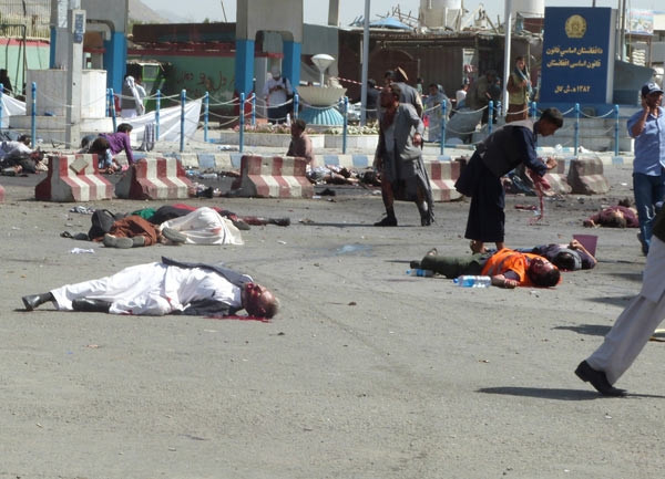 IŞİD Afganistan'da saldırdı: En az 61 ölü