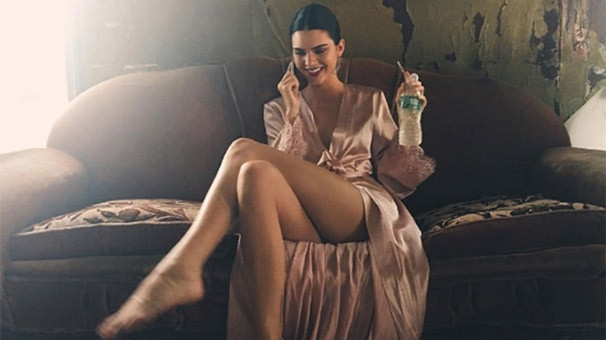Kendall Jenner'ın ayakları sosyal medyayı salladı