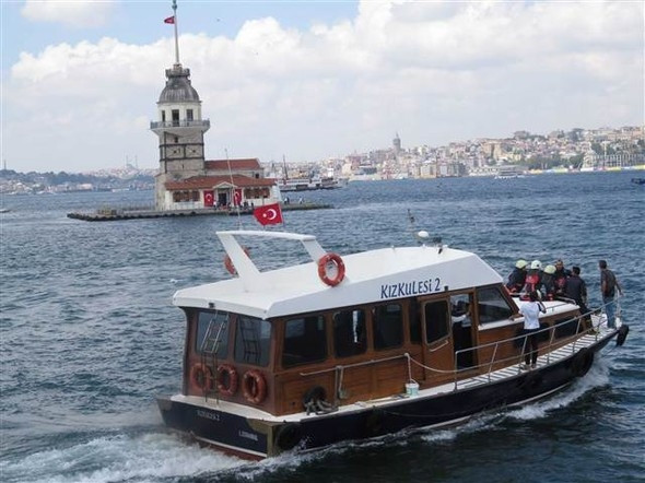 Kız Kulesi'nde yangın paniği