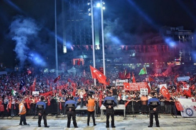 Demokrasi nöbeti ne kadar sürecek ?