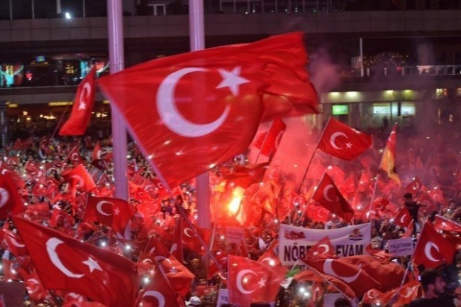Demokrasi nöbeti ne kadar sürecek ?