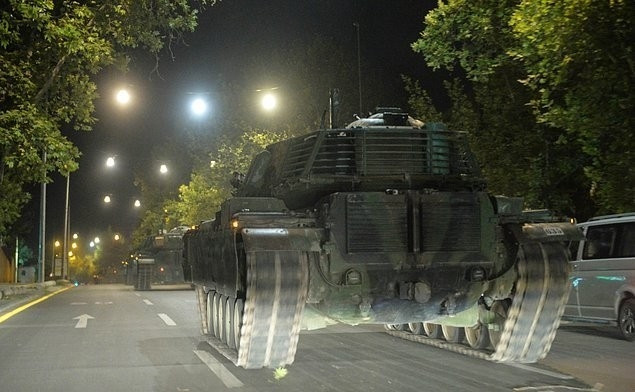 İğrenç oyunu ortaya çıktı ! "Grup seks yapıyor..."