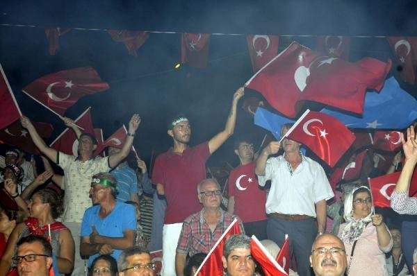 Vali yanlış gözaltılar için özür diledi