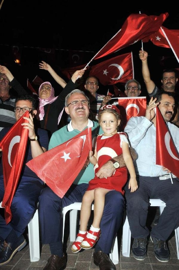 Vali yanlış gözaltılar için özür diledi
