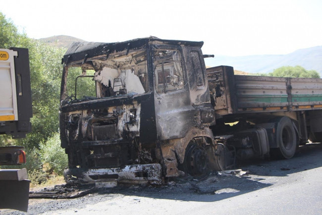 PKK aracını yaktığı şoförü yakmak istedi!