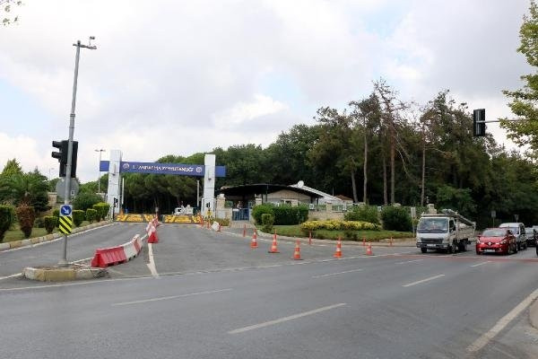 Kışlaların önünden çekildi