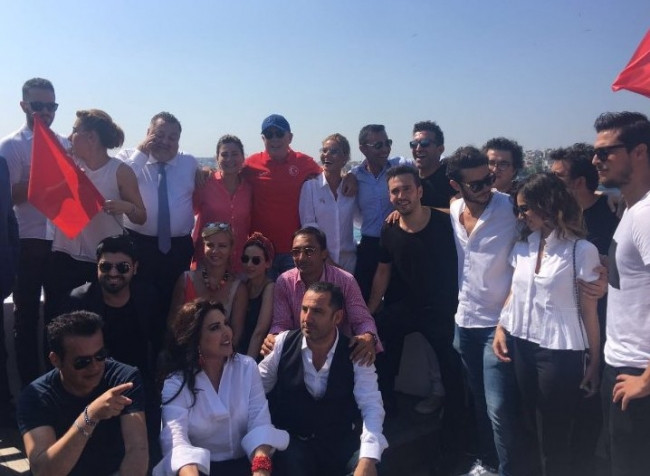 Ünlüler 5 vapurla Yenikapı'ya gitti