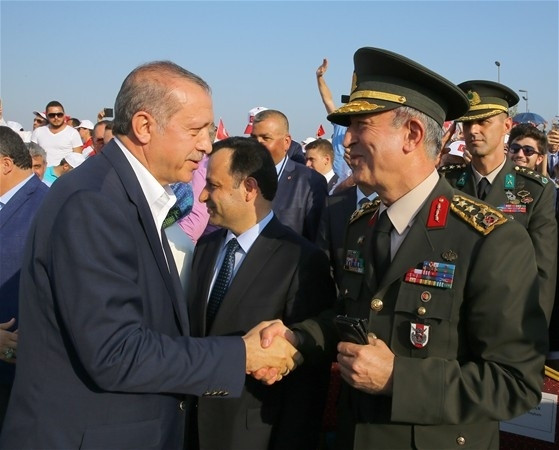 Cumhurbaşkanı Erdoğan tek tek selamlaştı