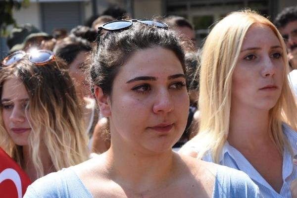 O üniversiteli öğrenciler tepkili