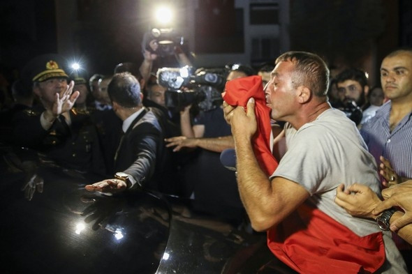 Hulusi Akar kahraman astsubayın evinde