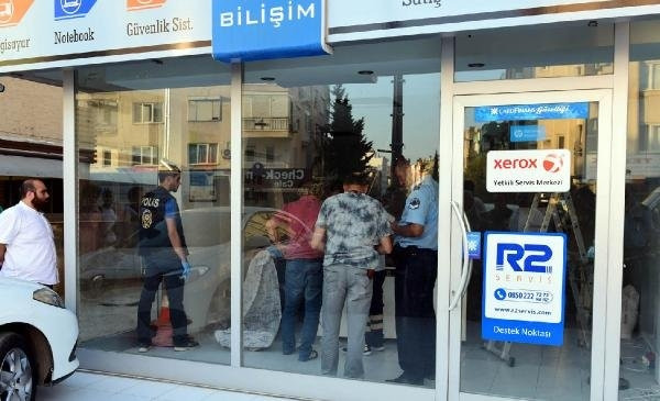 Arkadaşları uyuyor sandı, karısı yıkıldı...