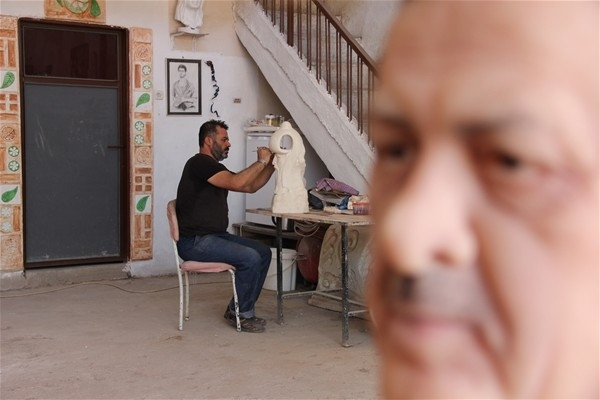 500 kişiden topladığı saçı kullandı ve...