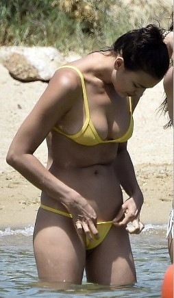 Irina Shayk; bikiniyi hiç giymeseydin !