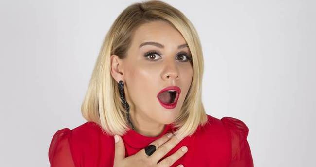 Esra Erol bikiniyle görüntülendi