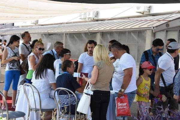 Memurlar Yunan Adaları'na akın etti