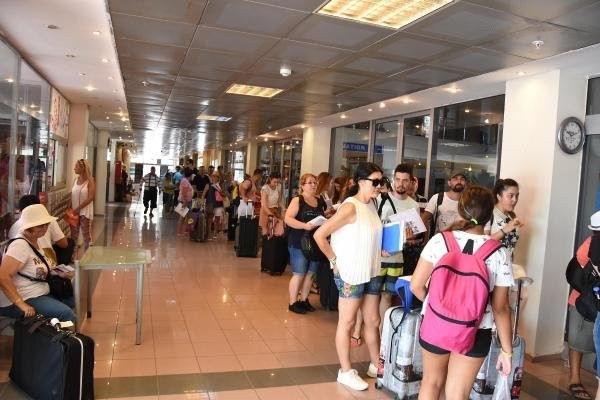 Memurlar Yunan Adaları'na akın etti