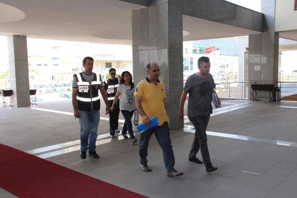 Kadın hakim duruşmada gözaltına alındı