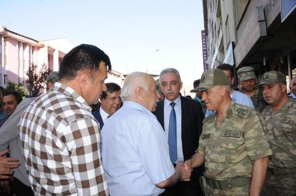 Kahraman komutana Hakkari'de büyük destek!
