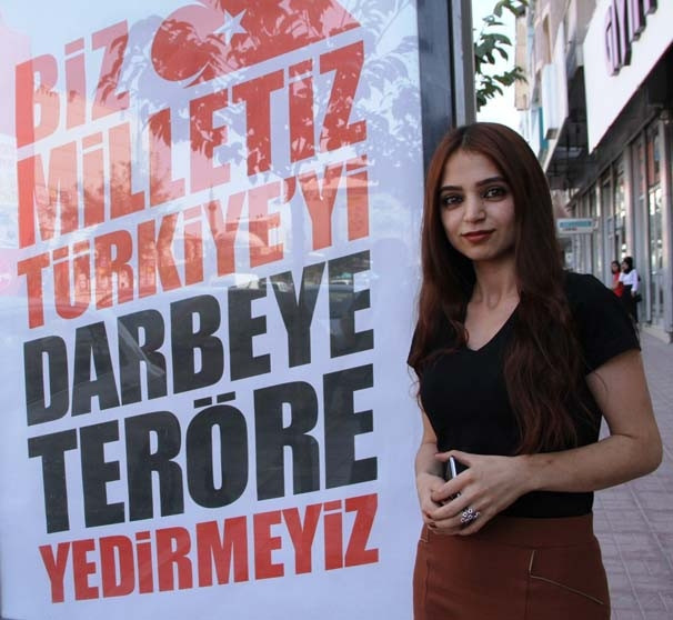 Van'da darbe ve teröre afişli tepki