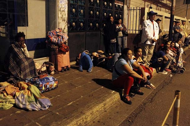 Binlerce Venezuelalı Kolombiya'ya akın etti