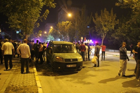 Van'da karakola bombalı araçlı saldırı