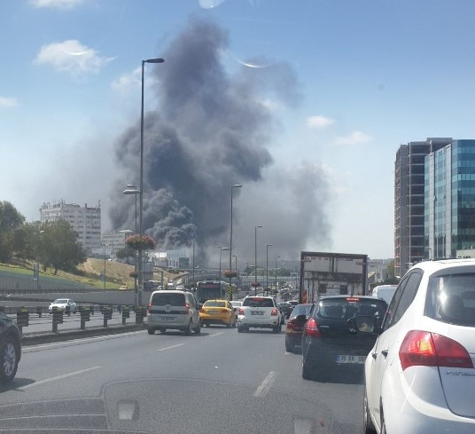 İSTANBUL'DA BÜYÜK YANGIN !