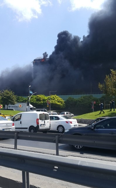 İSTANBUL'DA BÜYÜK YANGIN !