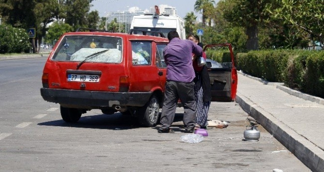Yol ortasında kadına şiddet
