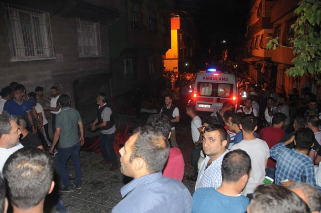 Ünlü isimler terörü lanetleyerek birlik çağrısında bulundu