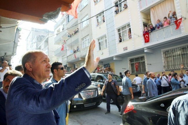 Şehit evinden anlamlı kare