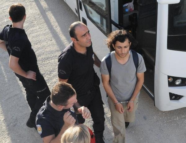 Eski rektör ve 39 akademisyen tutuklandı