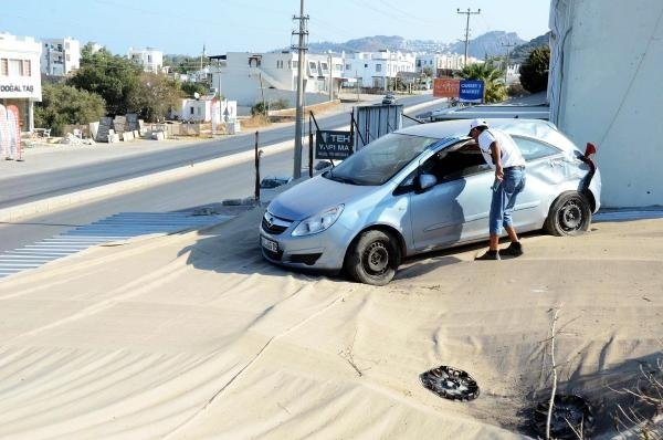 Otomobil işyerinin çatısına uçtu