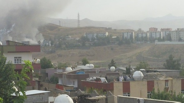 Cizre'de bomba yüklü araçla saldırı