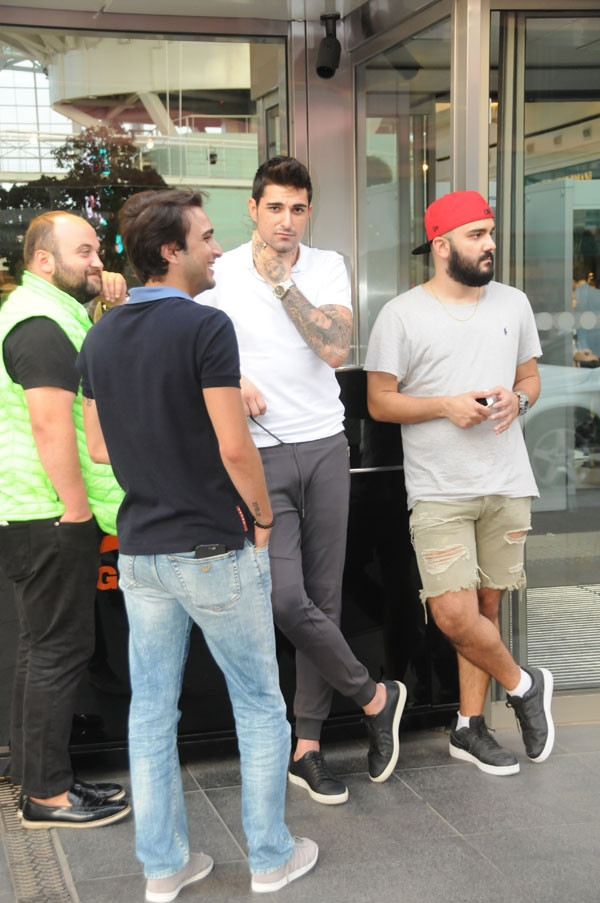 İdo yeni imajıyla şaşırttı